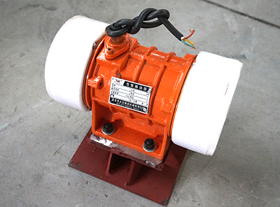 用于防止和消除料倉(cāng)、料罐、溜槽以及管狀通道內(nèi)的物料粘倉(cāng)和起拱等